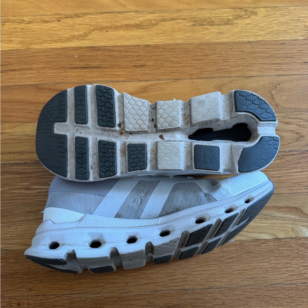 On CloudRunner Gray and White Womens sneakers Size 9.5 - Picture 4 of 11